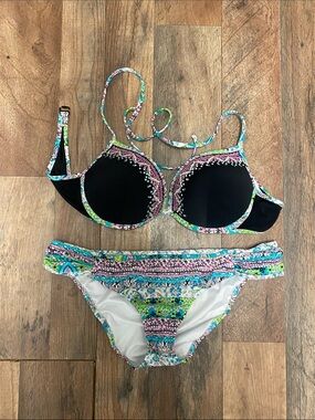 Victoria's Secret bikini top 34C and bottom medium